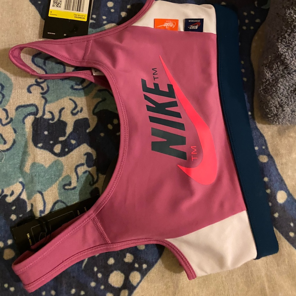 Nike swoosh sports bra size small new